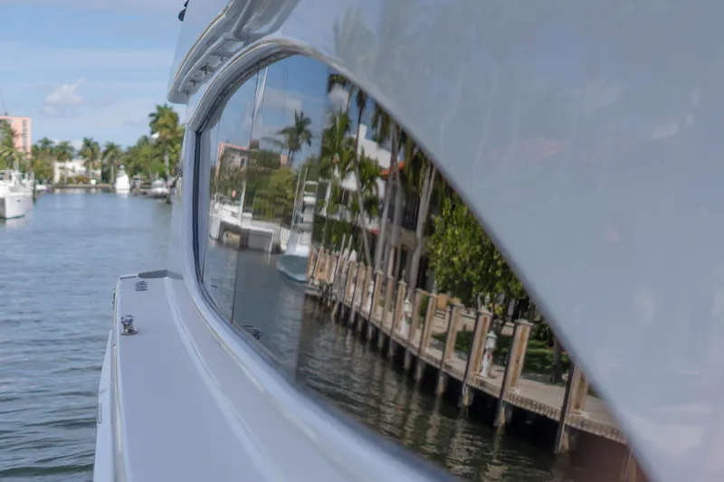 Slide: The Image of Hatteras 80 Gallopin- Portside - 16