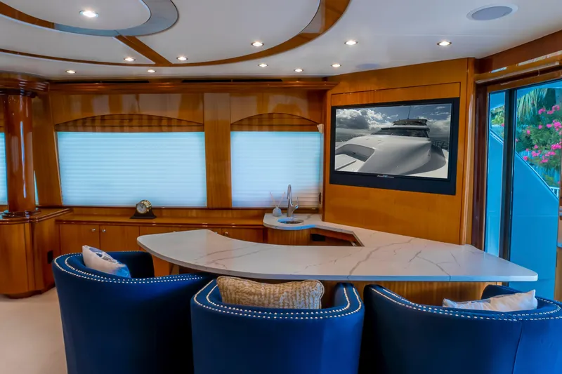 Slide: The Image of Hatteras 80 Gallopin-Salon Breakfast Bar - 25