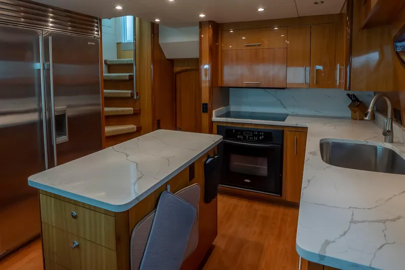 Slide: The Image of Hatteras 80 Gallopin- Galley - 31