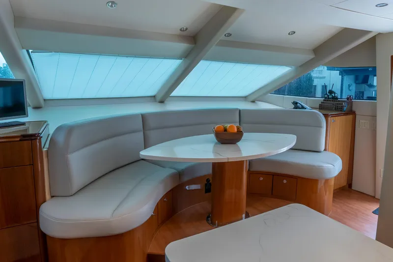 Slide: The Image of Hatteras 80 Gallopin- Dinette - 34
