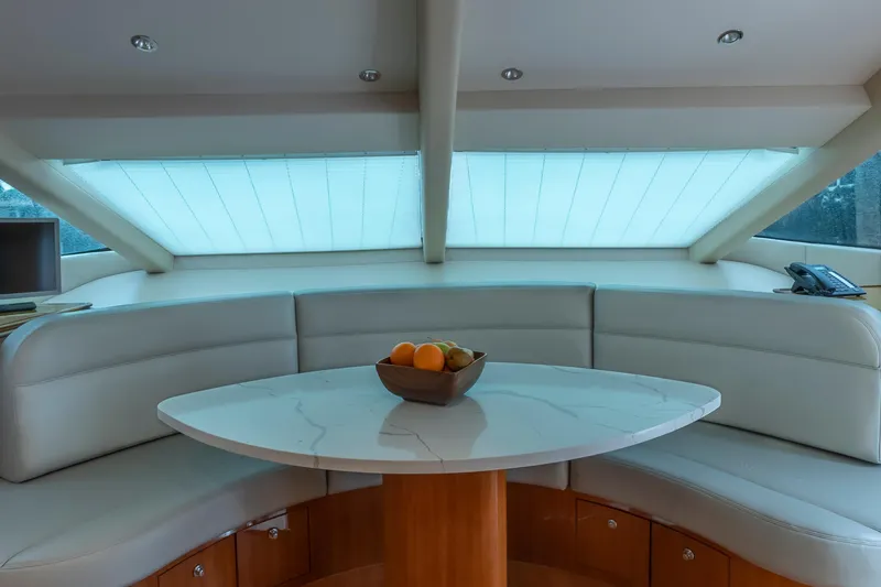 Slide: The Image of Hatteras 80 Gallopin- Dinette - 35