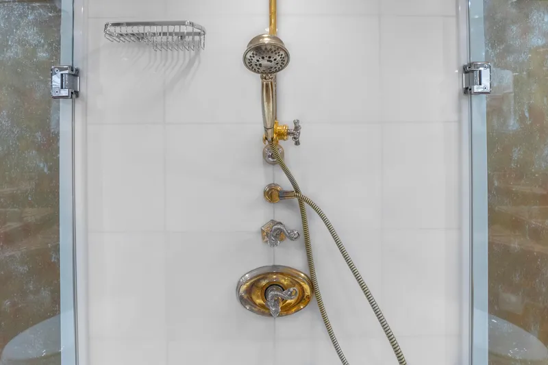 Slide: The Image of Hatteras 80 Gallopin- Master Head - 47