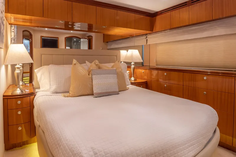 Slide: The Image of Hatteras 80 Gallopin- VIP Stateroom - 50