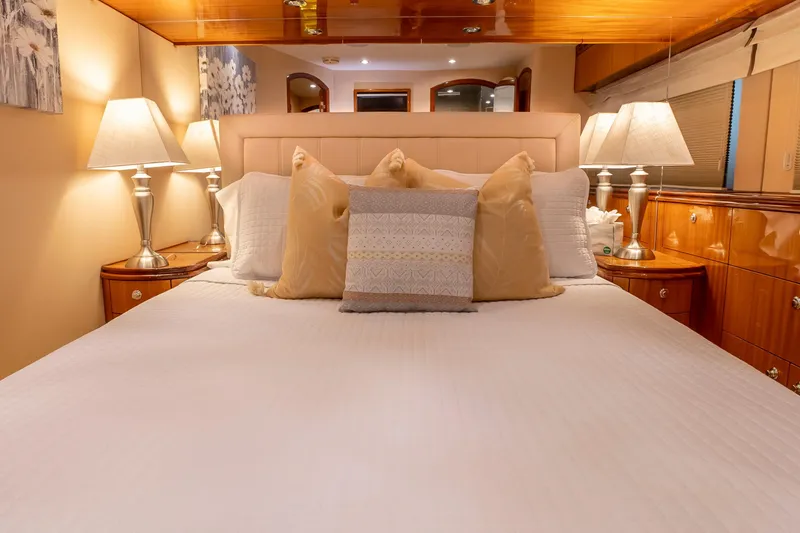 Slide: The Image of Hatteras 80 Gallopin- VIP Stateroom - 51