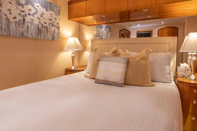 Slide: The Image of Hatteras 80 Gallopin- VIP Stateroom - 52