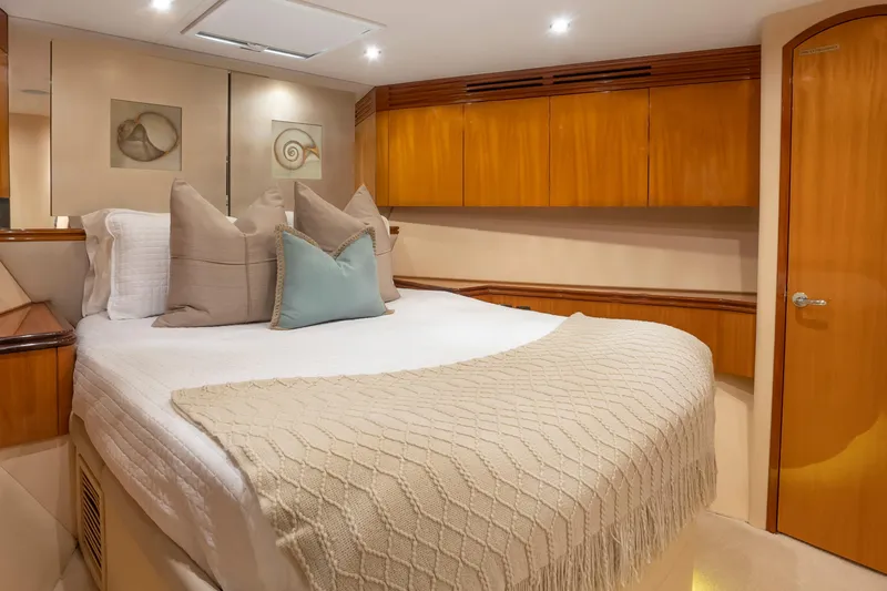 Slide: The Image of Hatteras 80 Gallopin- Stateroom - 56