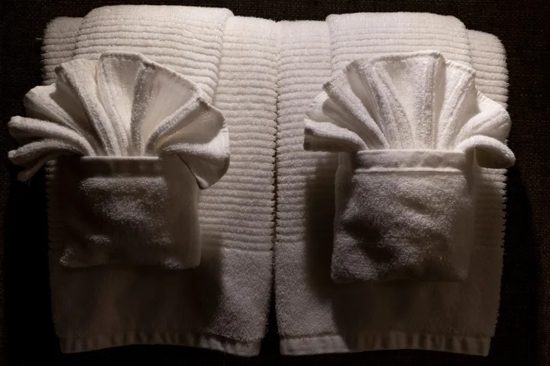 Slide: The Image of Hatteras 80 Gallopin- Decor - 58