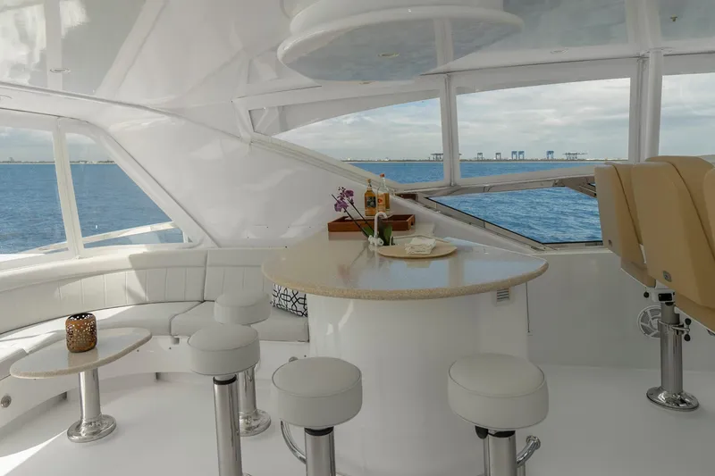 Slide: The Image of Hatteras 80 Gallopin- Flybridge Entertaining Area - 61