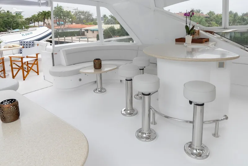 Slide: The Image of Hatteras 80 Gallopin- Flybridge - 65