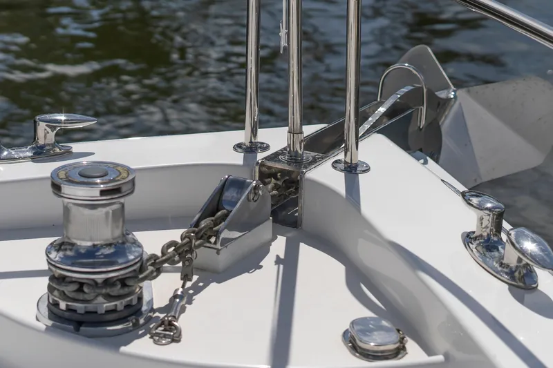 Slide: The Image of Hatteras 80 Gallopin- Windlass and Bow Anchor - 68