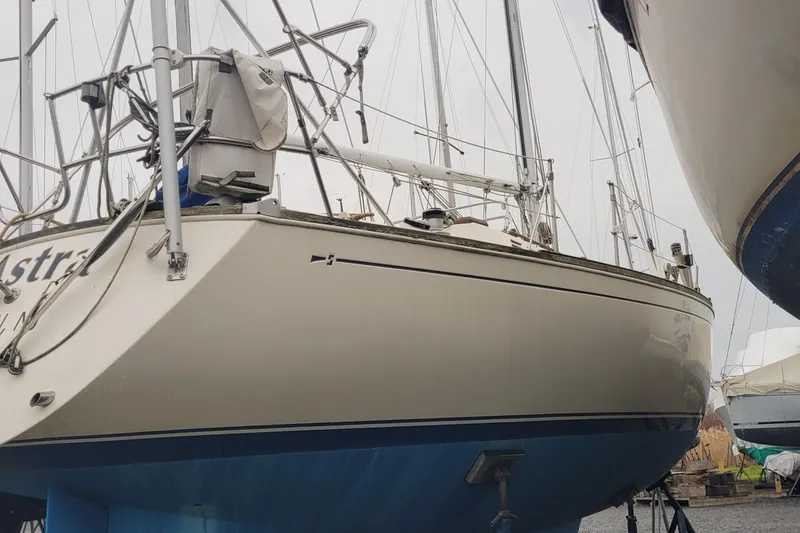 Slide: The Image of 1986 Sabre 34 sailboat on stands, showcasing hull and rigging details. - 8