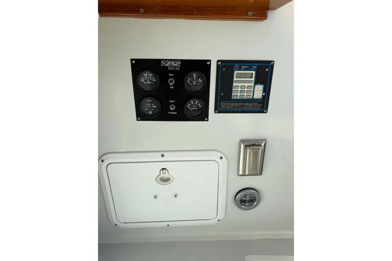 Slide: The Image of Control panel of a 2000 Little Harbor Whisper Jet 34 boat. - 9