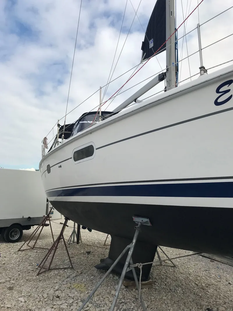 Slide: The Image of Hunter 410 2003 - 20