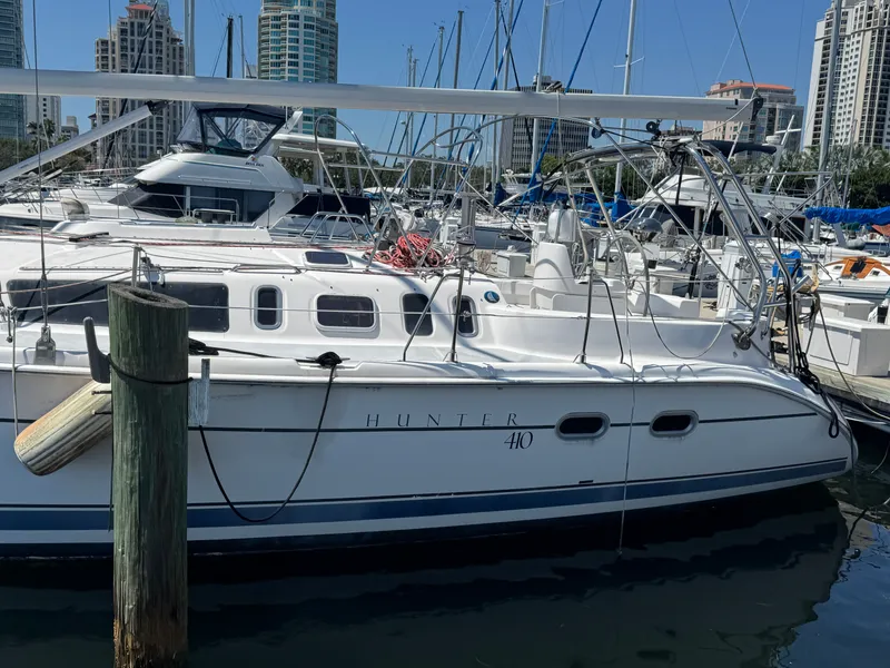 Slide: The Image of Hunter 410 2003 - 3