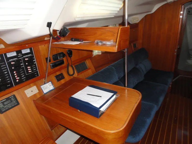 Slide: The Image of Hunter 410 2003 - 32