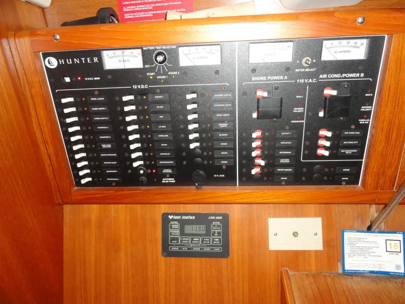 Slide: The Image of Hunter 410 2003 - 34