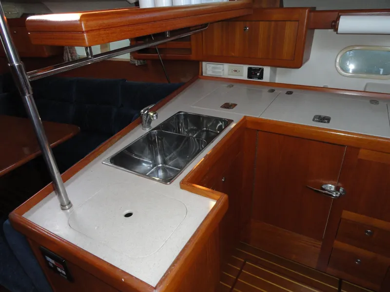 Slide: The Image of Hunter 410 2003 - 37