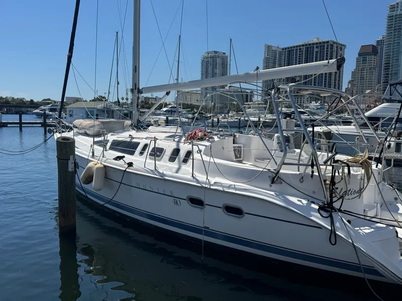 Slide: The Image of Hunter 410 2003 - 4