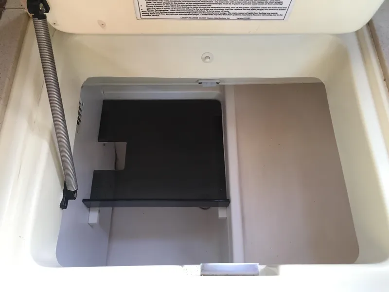 Slide: The Image of Hunter 410 2003 - 43