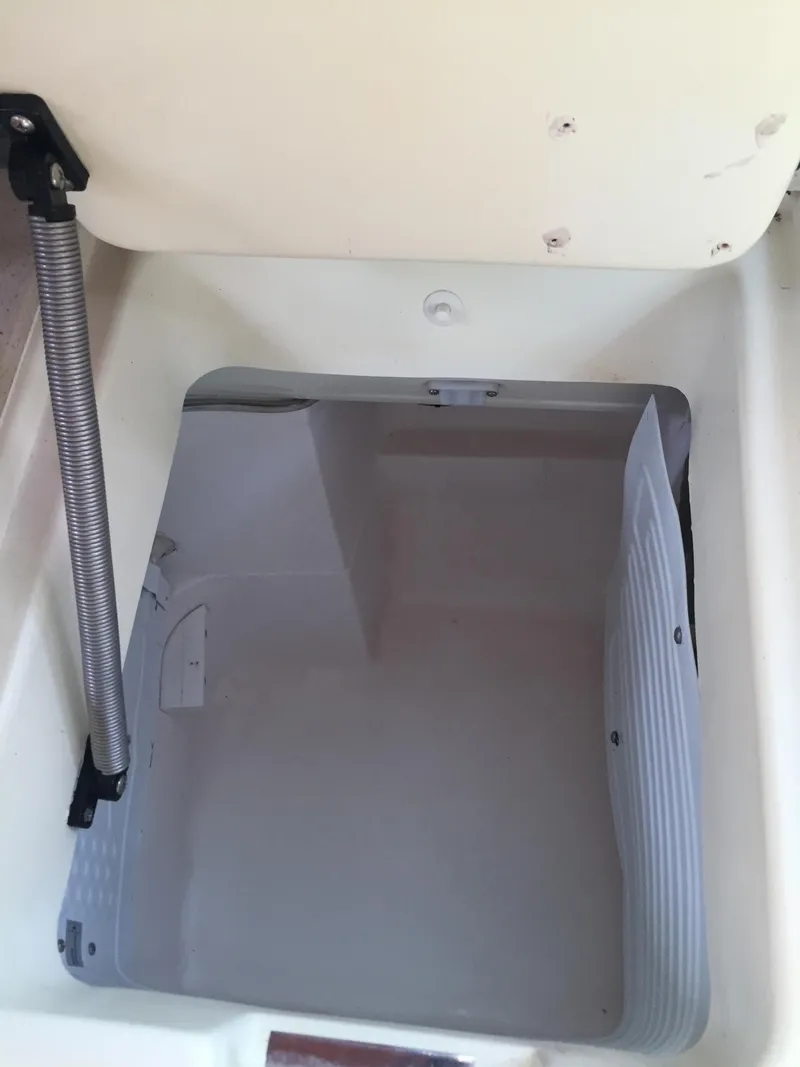 Slide: The Image of Hunter 410 2003 - 46