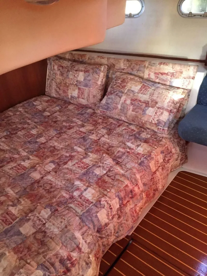 Slide: The Image of Hunter 410 2003 - 49