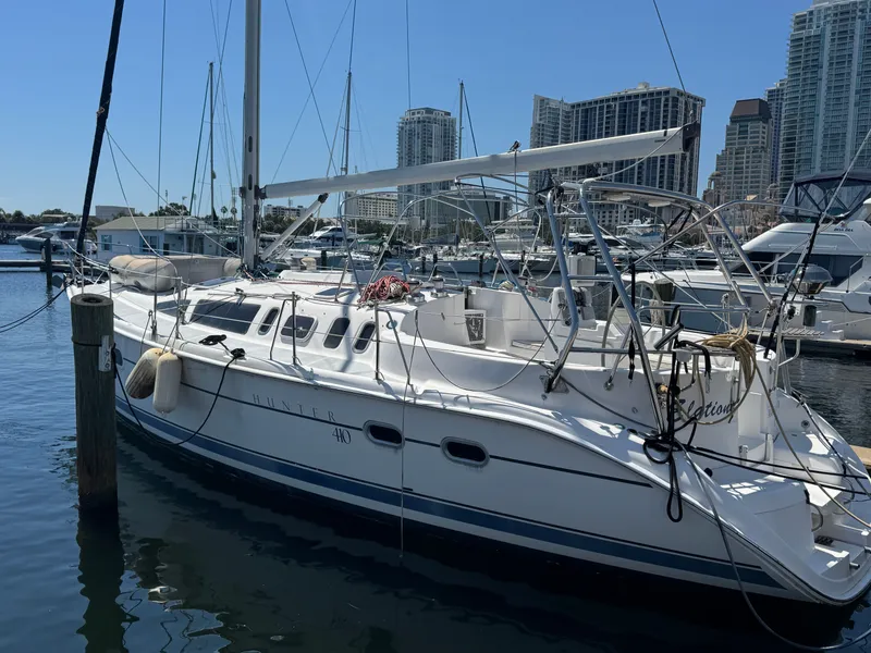 Slide: The Image of Hunter 410 2003 - 5