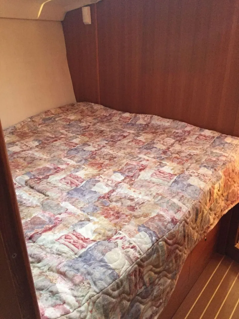 Slide: The Image of Hunter 410 2003 - 52