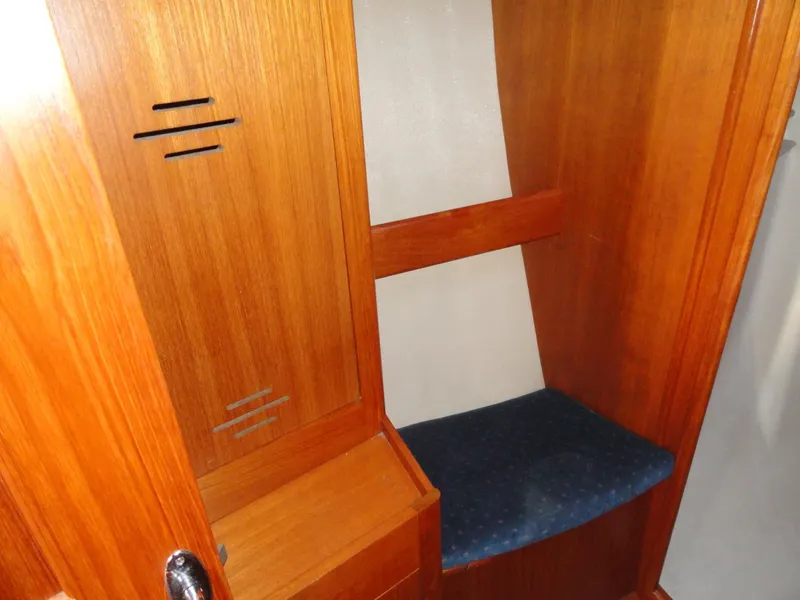 Slide: The Image of Hunter 410 2003 - 54