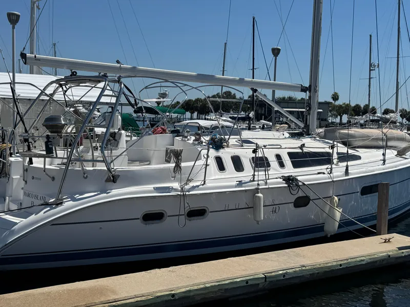 Slide: The Image of Hunter 410 2003 - 8