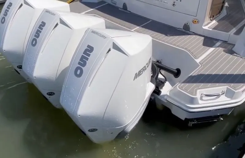 Slide: The Image of Sea Ray Sundancer 320 Outboard 2023 - 8