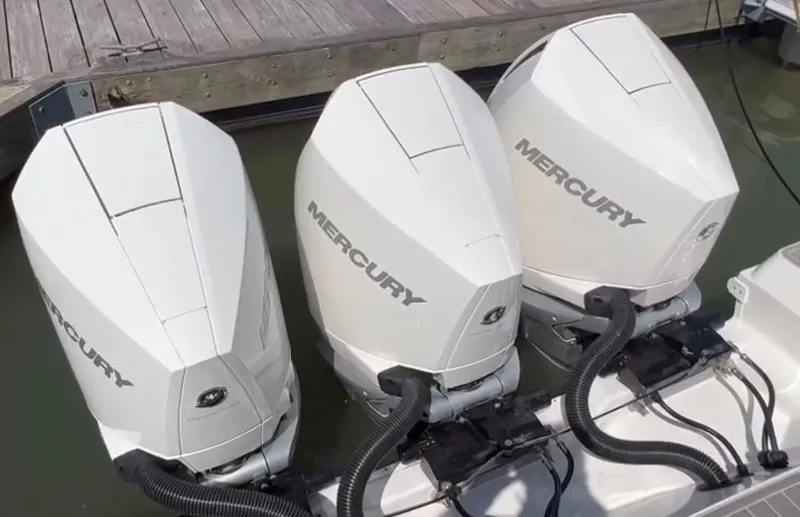Slide: The Image of Sea Ray Sundancer 320 Outboard 2023 - 9