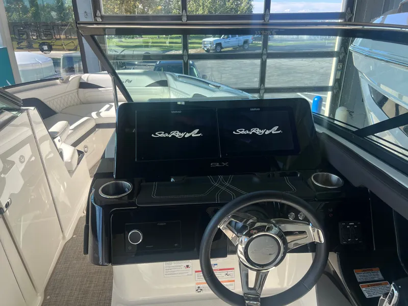 Slide: The Image of Sea Ray 280 SLX OB 2024 - 12