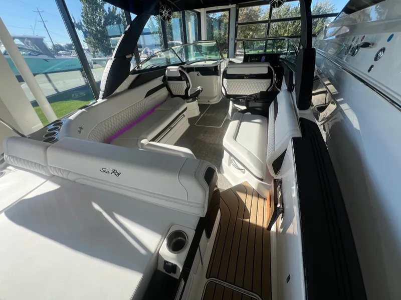 Slide: The Image of Sea Ray 280 SLX OB 2024 - 2