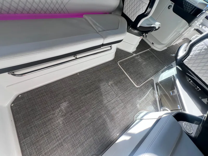 Slide: The Image of Sea Ray 280 SLX OB 2024 - 24