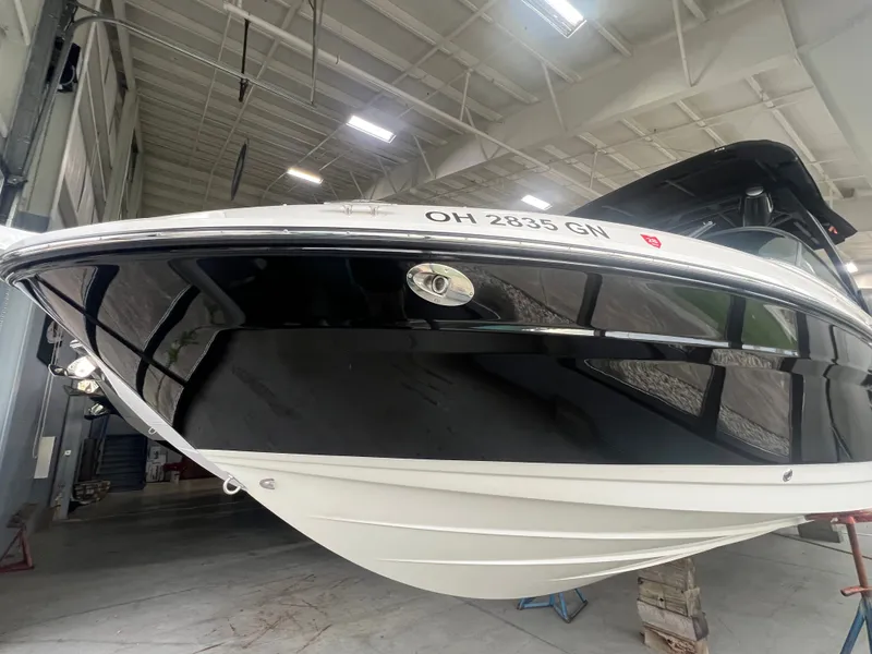 Slide: The Image of Sea Ray 280 SLX OB 2024 - 32