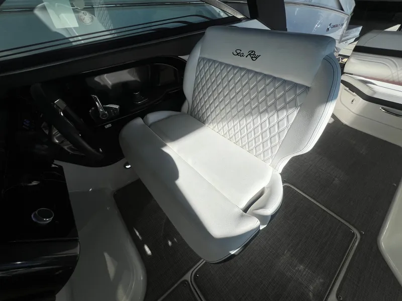 Slide: The Image of Sea Ray SLX 280 2024 - 16