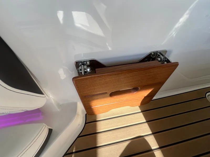 Slide: The Image of Sea Ray SLX 280 2024 - 24