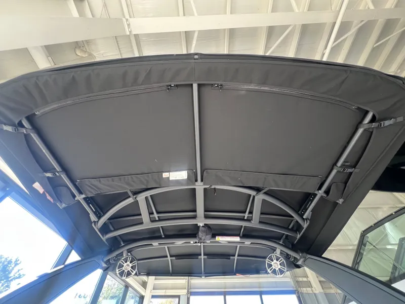 Slide: The Image of Sea Ray SLX 280 2024 - 26