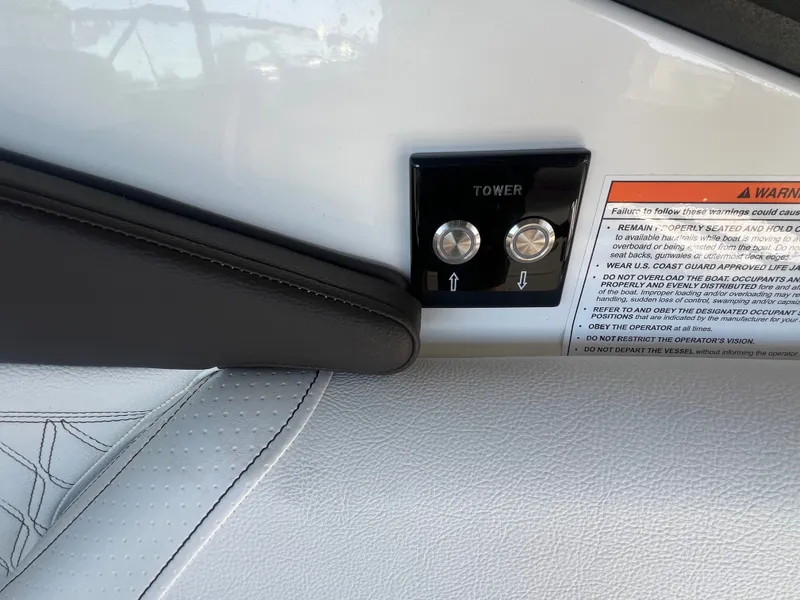 Slide: The Image of Sea Ray SLX 280 2024 - 27