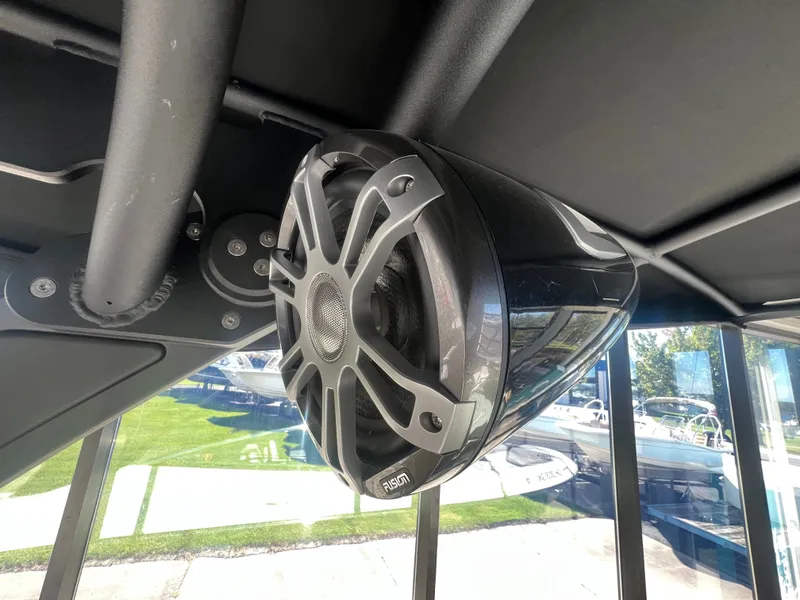 Slide: The Image of Sea Ray SLX 280 2024 - 28