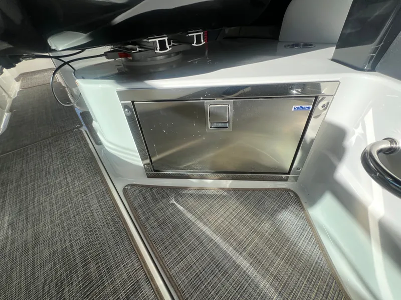 Slide: The Image of Sea Ray SLX 280 2024 - 29