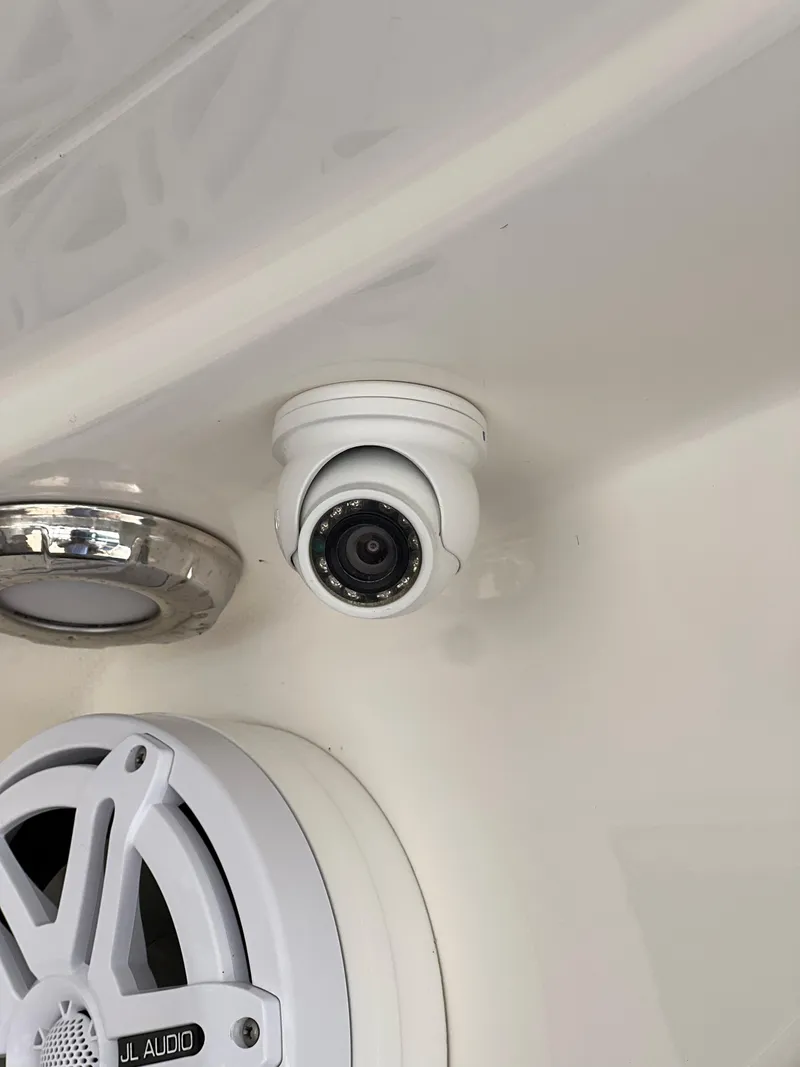 Slide: The Image of JL Audio FM radio display on 2014 Maritimo 470 Offshore Convertible boat. - 29