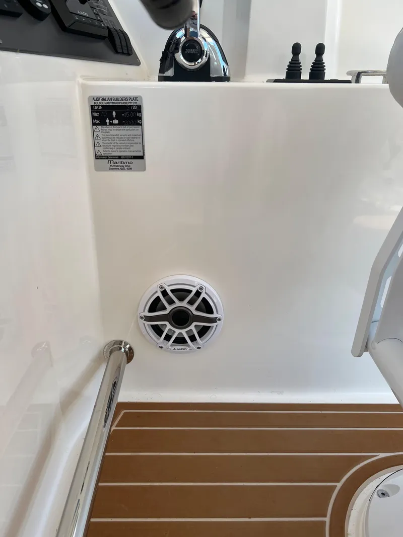 Slide: The Image of Maritimo 470 Offshore Convertible 2014 displayed on screen in marina setting. - 35