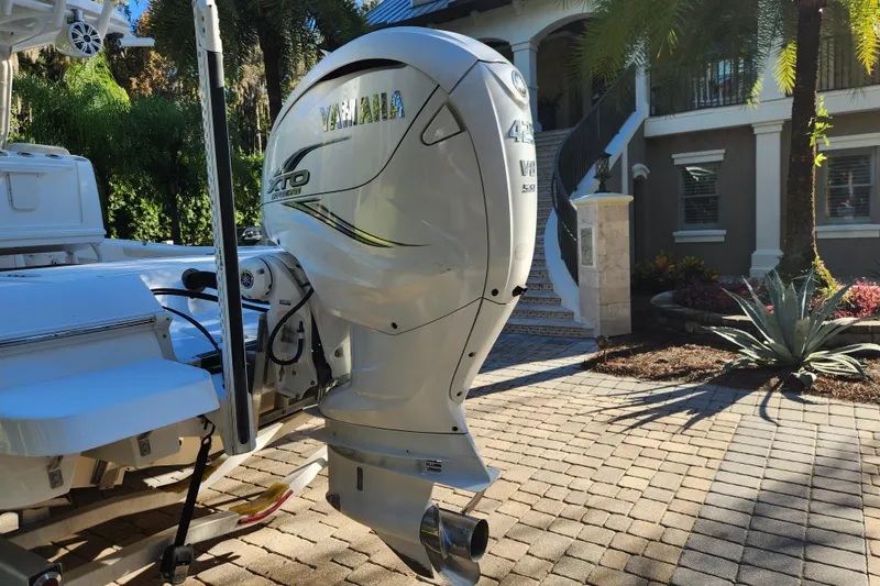 Slide: The Image of 2020 Caymas 28 HB boat with Yamaha XTO 425 outboard engine in a sunny driveway. - 13