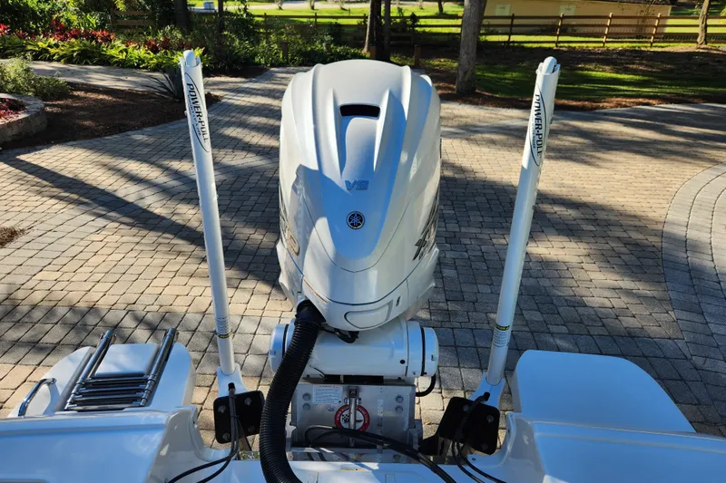 Slide: The Image of 2020 Caymas 28 HB boat with Yamaha V8 engine and Power-Pole anchors. - 43