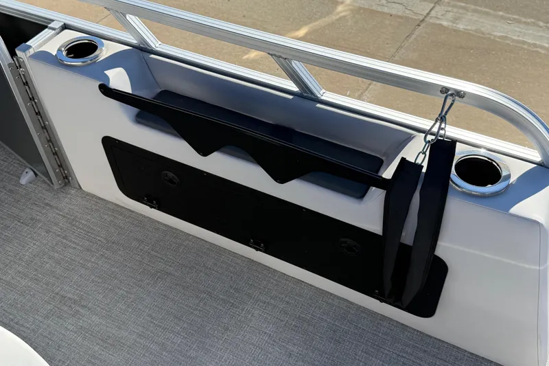 Slide: The Image of 2026 Avalon LSZ Versatile Rear Bench with cup holders and storage compartment. - 41