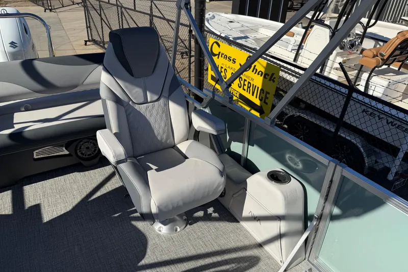 Slide: The Image of 2026 Avalon LSZ Versatile Rear Bench with luxurious seating and modern design. - 43