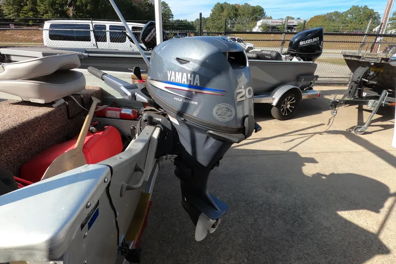 Slide: The Image of 1994 MIRRO CRAFT 15 boat with Yamaha 20 horsepower four-stroke outboard motor. - 3