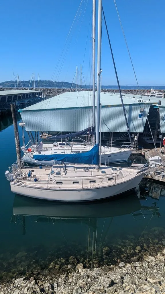 The Image of Island Packet 31 1986 - 0