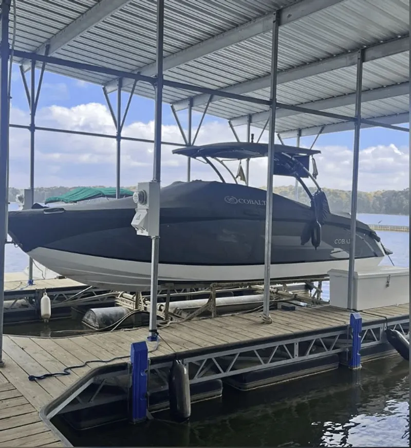 Slide: The Image of 2021 Cobalt R7 boat on a covered dock. - 19